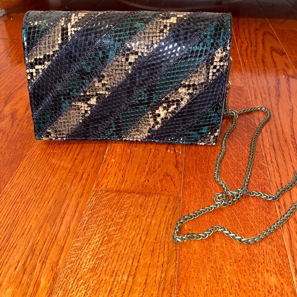 Multi Snake chain Cross Body Bag - Picture 3 of 8